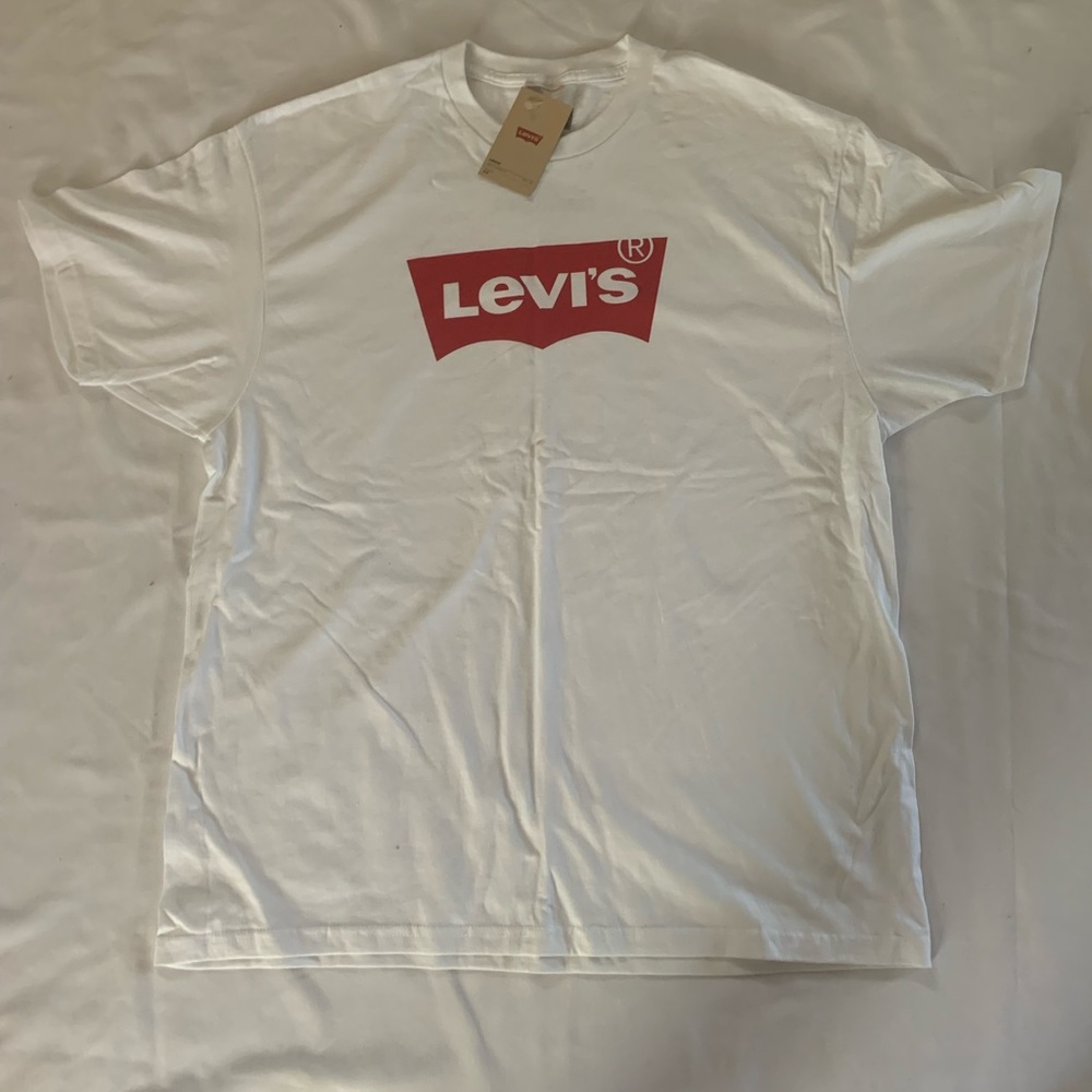 White Levi’s T-Shirt